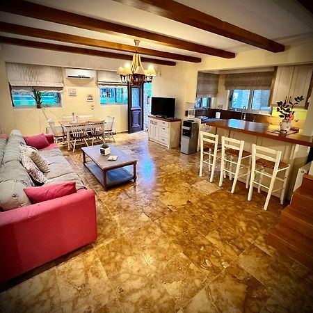 Ένας Ευχάριστος Χώρος Με Πισίνα Villa Pórto Ráfti Dış mekan fotoğraf